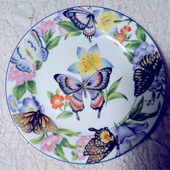 ✨🦋American Atelier🦋 Collective Vintage Porcelain Butterfly Plates Set of 4 - Picture 3 of 7